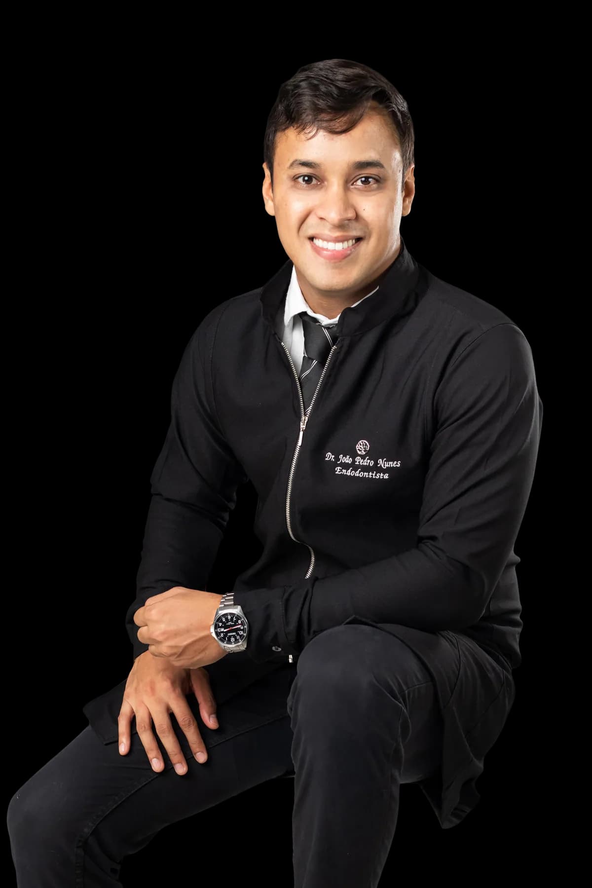 Retrato do Dr. João Pedro Nunes, Cirurgião-Dentista especialista em Endodontia e Cirurgia Oral Menor.